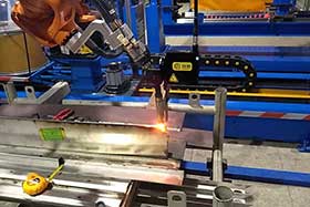 ky体育:当二氧化碳保护焊遇到激光焊缝跟踪器