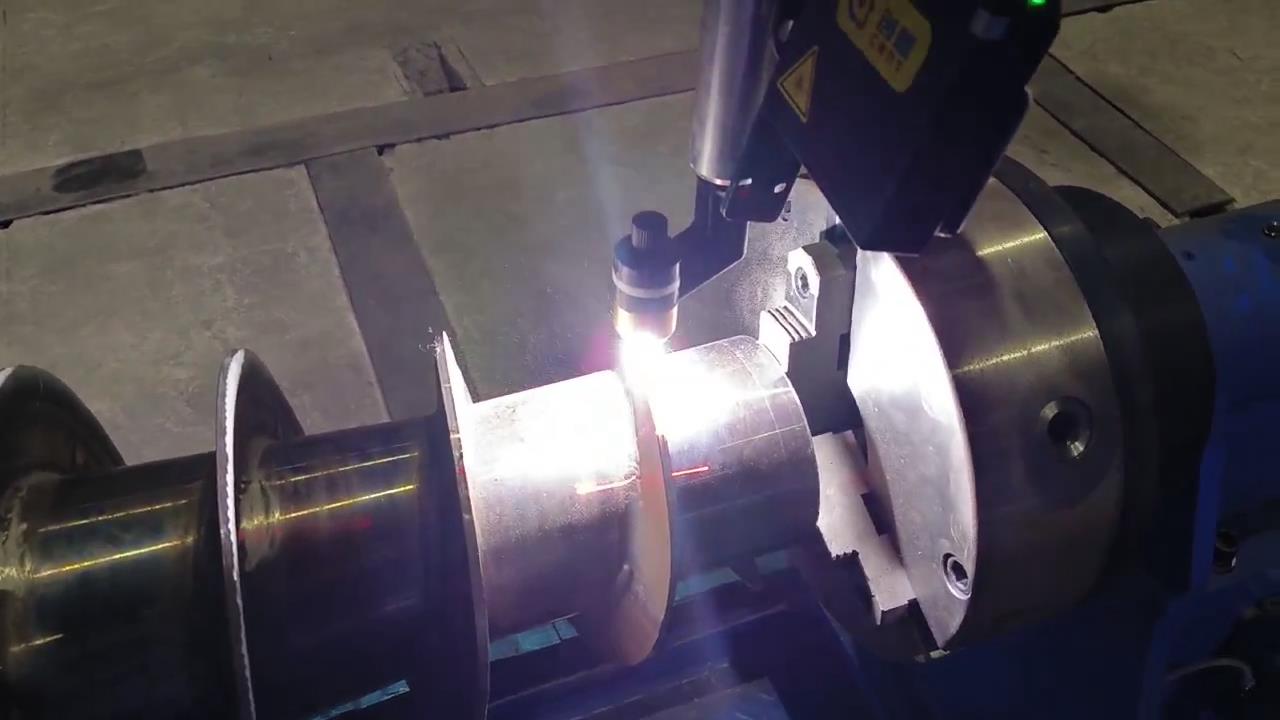 ky体育激光焊缝跟踪系统智能引导焊接螺旋搅龙叶片的应用方案