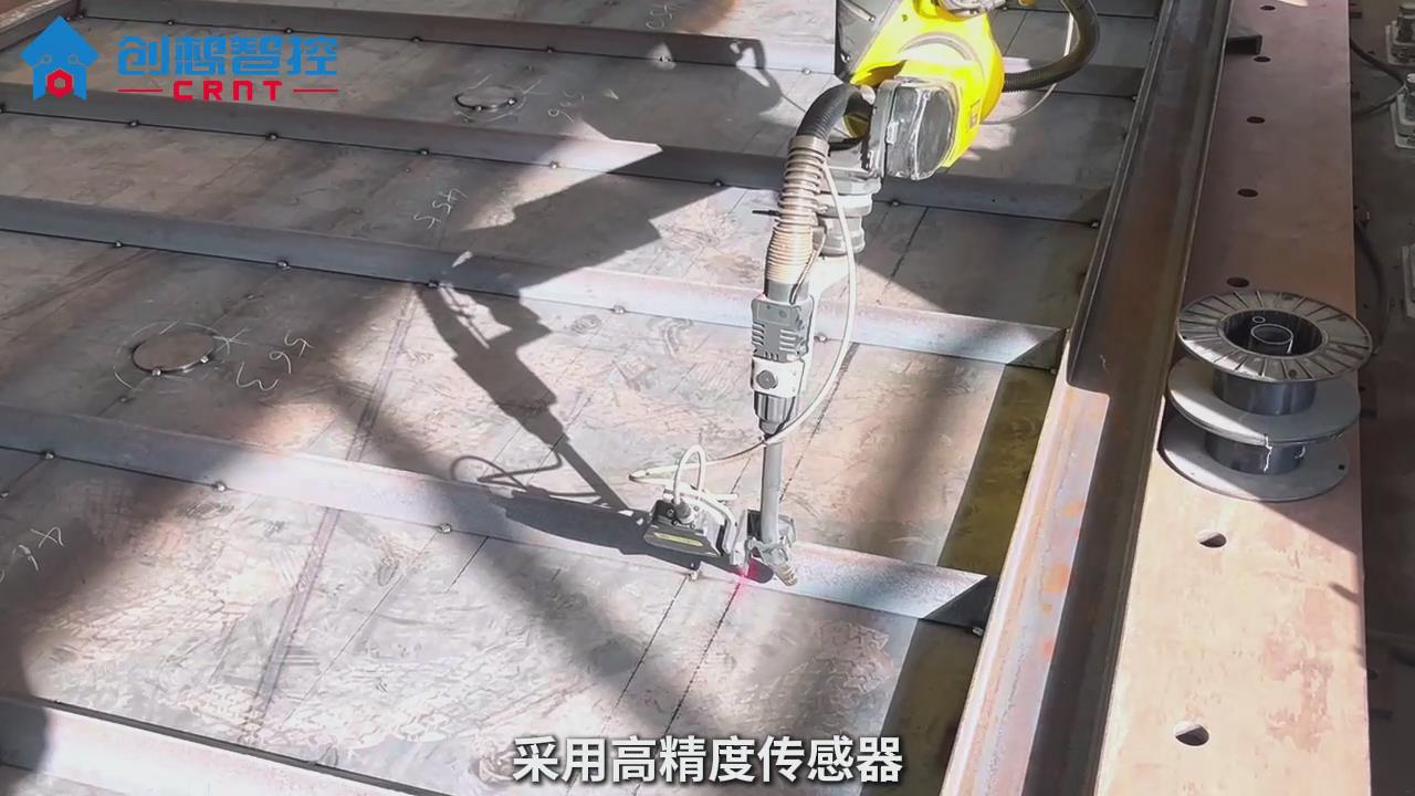 ky体育激光焊缝跟踪传感器在机械底盘自动引导焊接的应用