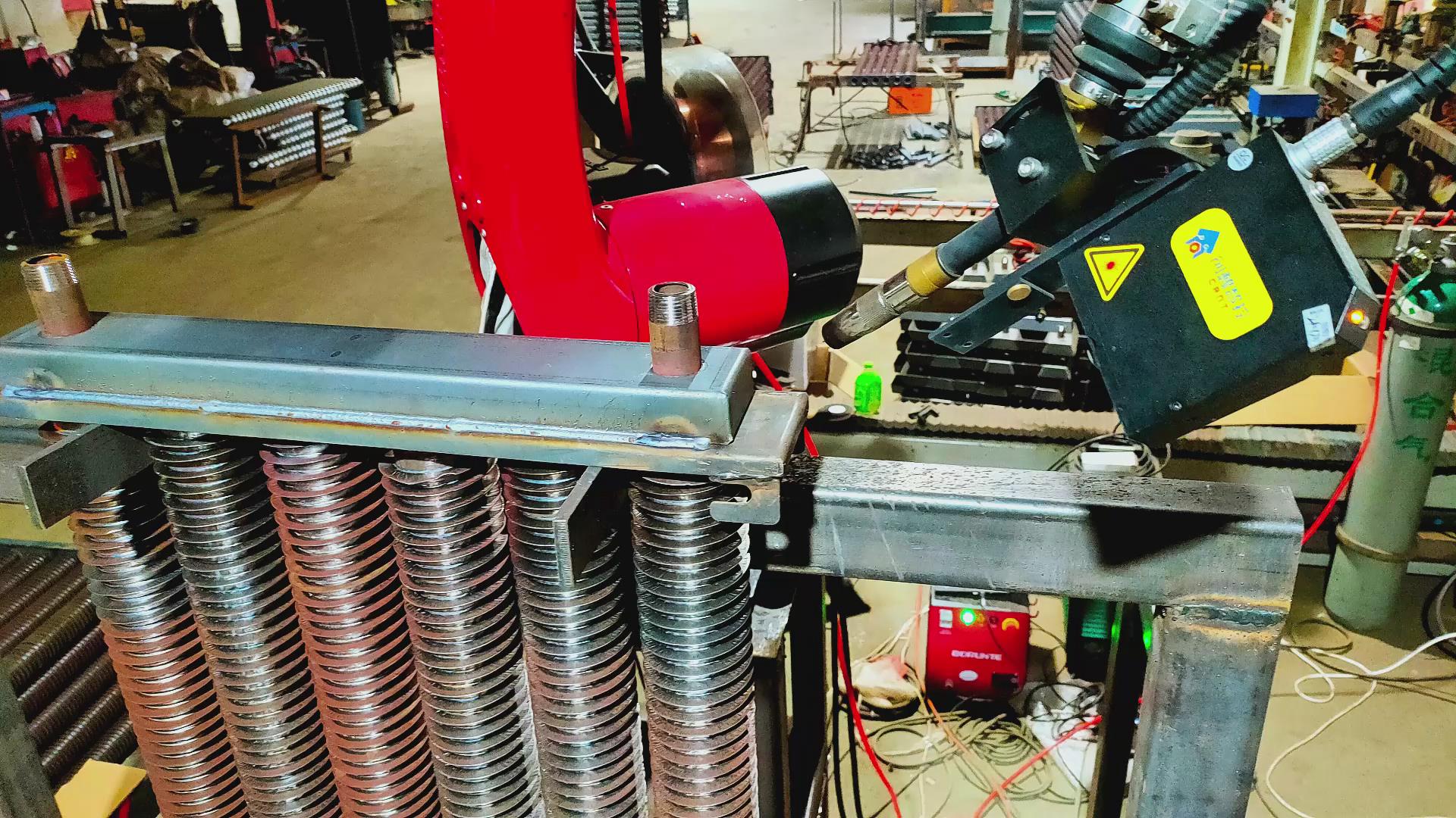 激光视觉焊缝跟踪与路径规划技术助力暖气片焊接自动化升级 激光视觉焊缝跟踪与路径规划技术助力暖气片焊接自动化升级