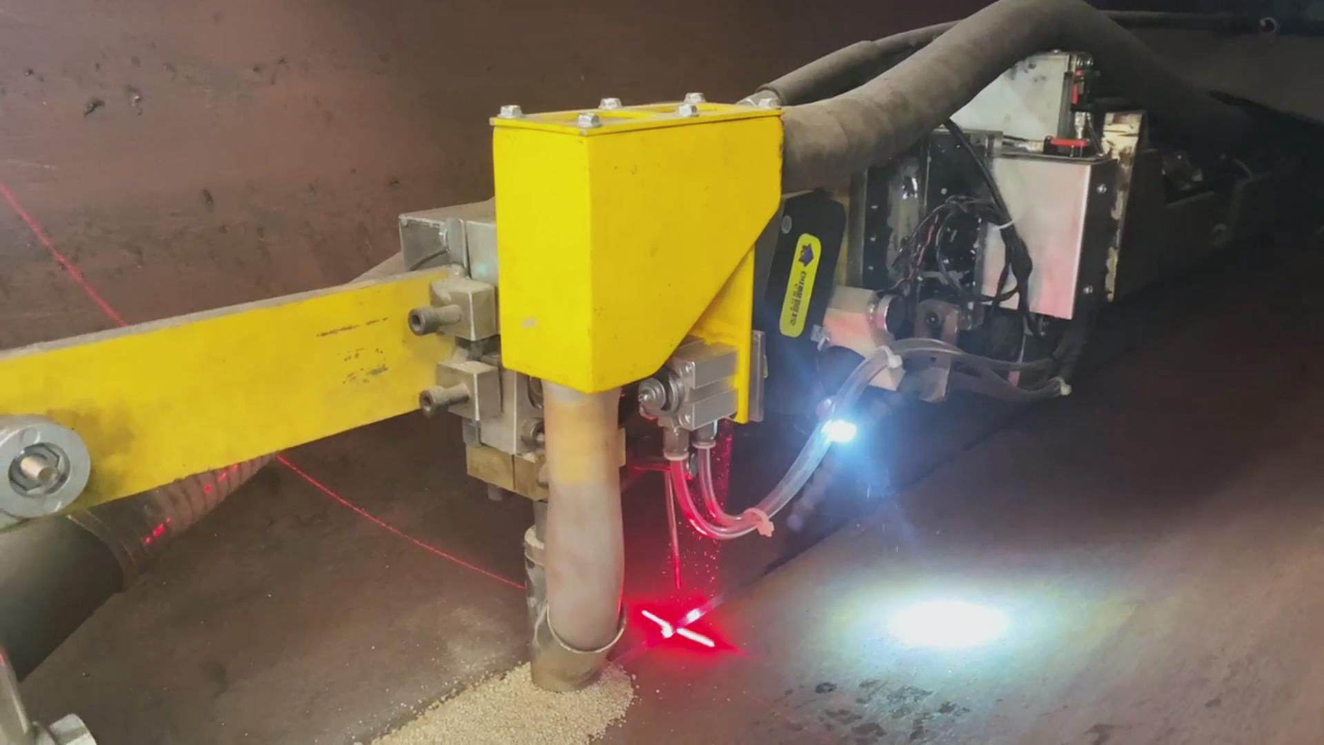 激光焊缝跟踪传感器助力石油管道焊接自动化,实现高效精准升级 激光焊缝跟踪传感器助力石油管道焊接自动化,实现高效精准升级